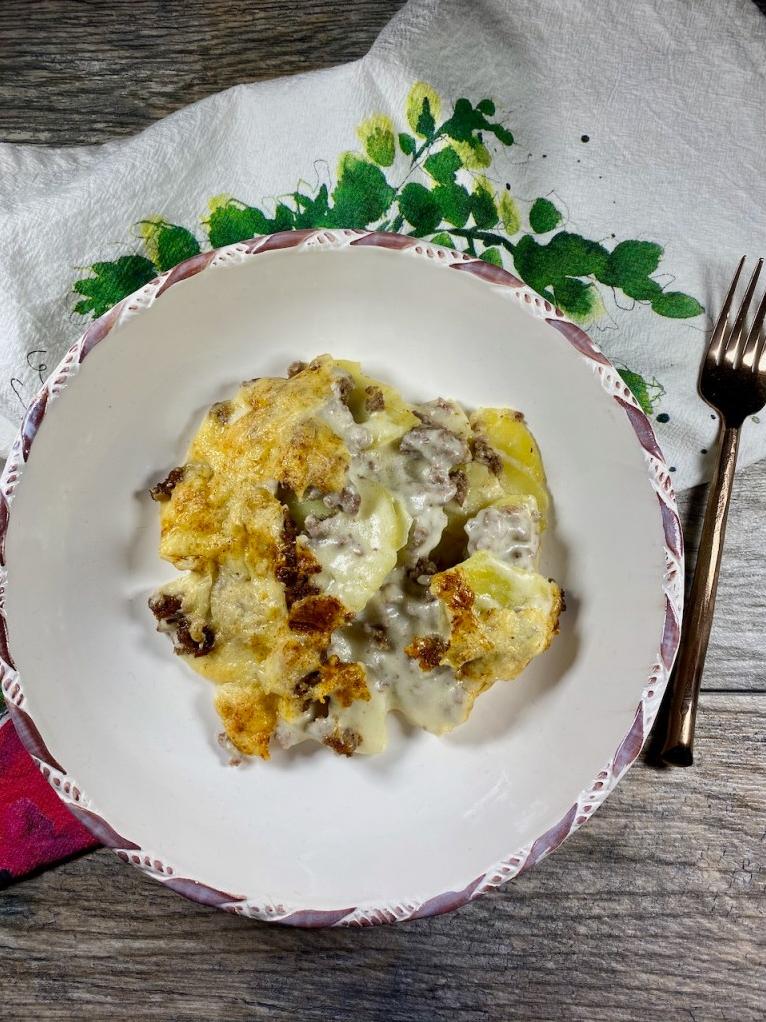  A cheesy one-pan wonder - Beefy Scalloped Potatoes!