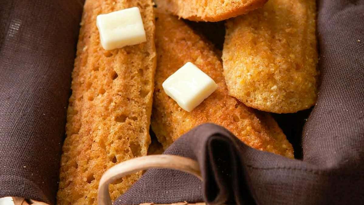  A great addition to your Thanksgiving or Christmas menu with these gluten-free cornbread sticks.