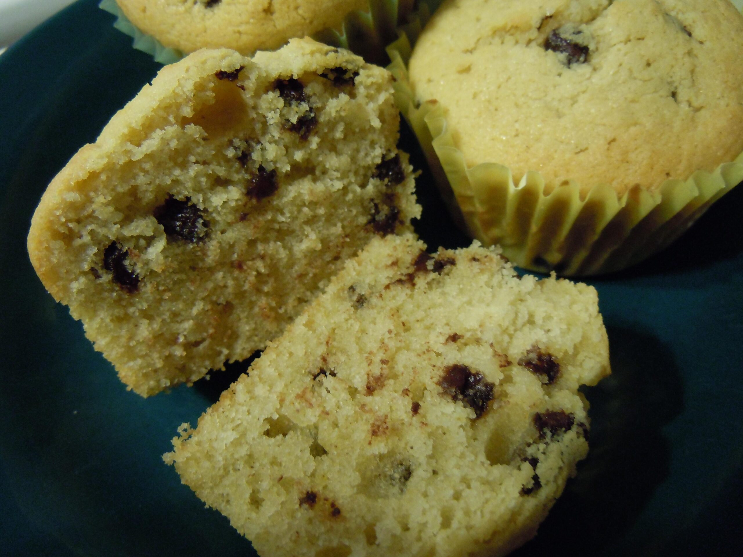  A perfect blend of moist and crumbly gluten-free muffins topped with a generous sprinkle of chocolate chips!