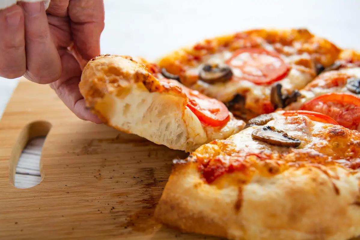 Homemade Bread Machine Pizza Crust – Quick and Delicious!