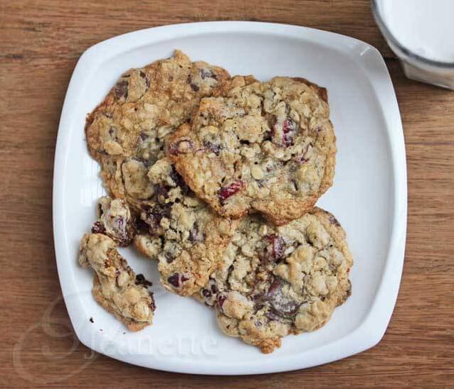  Celebrate the holidays with these festive and flavorful cookies!