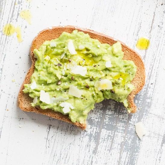  Celiac disease patients raise your hands, this gluten-free avocado toast is just for you!