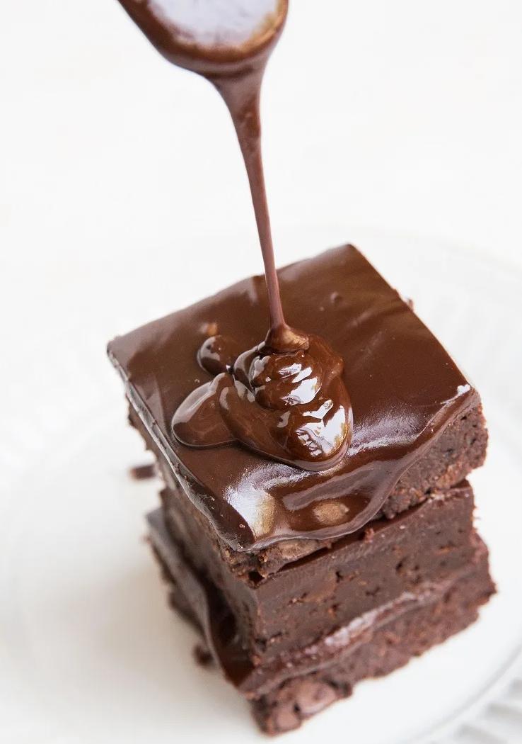 Indulge in Decadence with Dark Chocolate Ganache Recipe