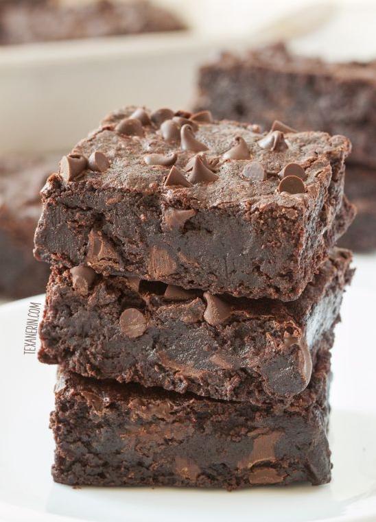  Dig into these deliciously fudgy brownies without any worries about gluten or sugar.