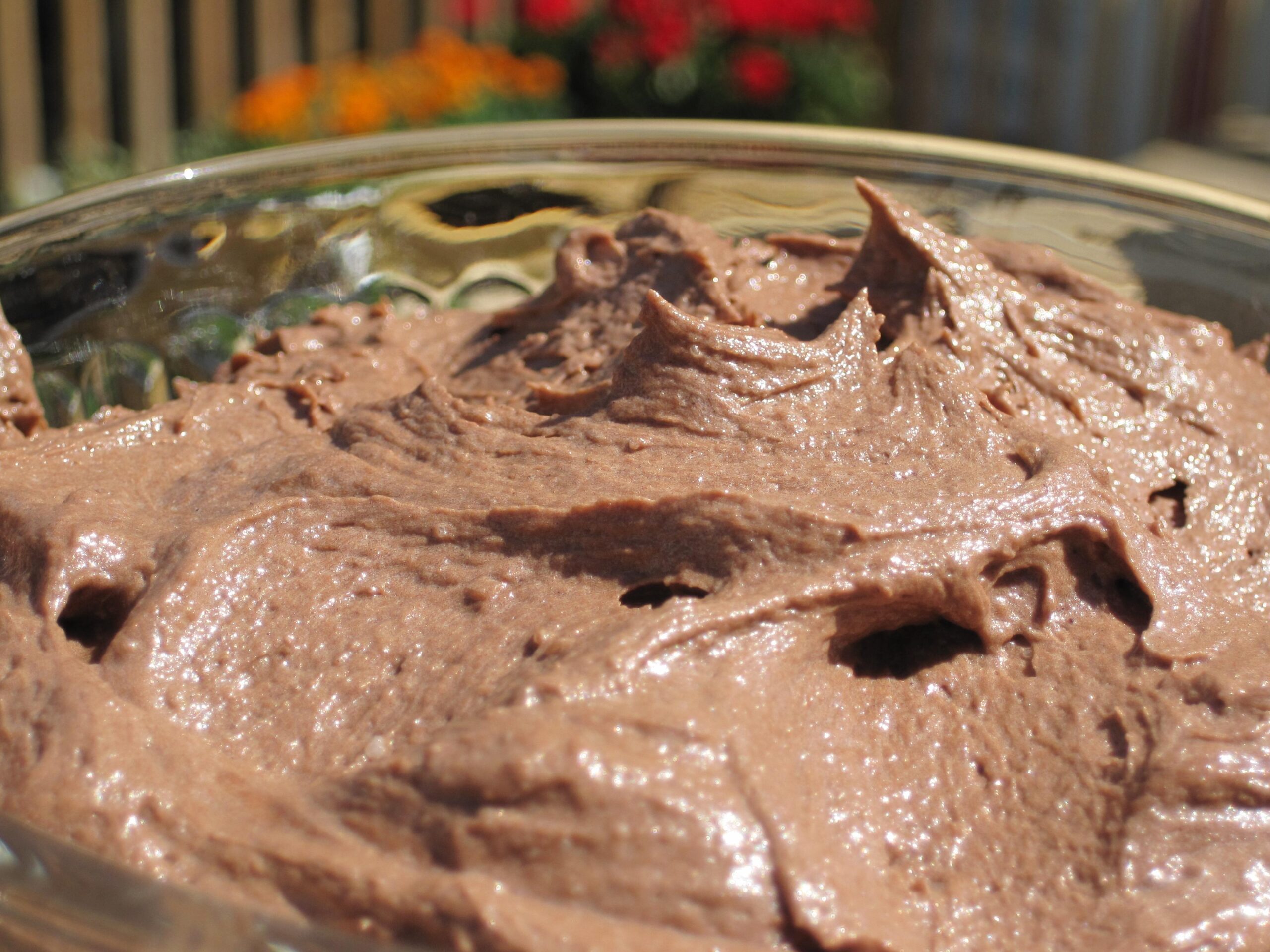  Dive into the chocolate heaven with this indulgent frosting!