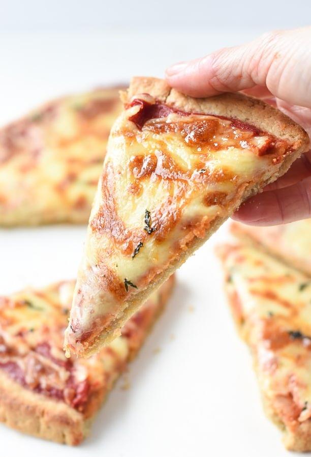  Eating healthy doesn't have to be boring. Get creative with this low-carb pizza recipe!