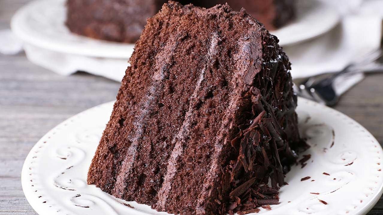 Indulge in Decadence: Moist Chocolate Cake Recipe