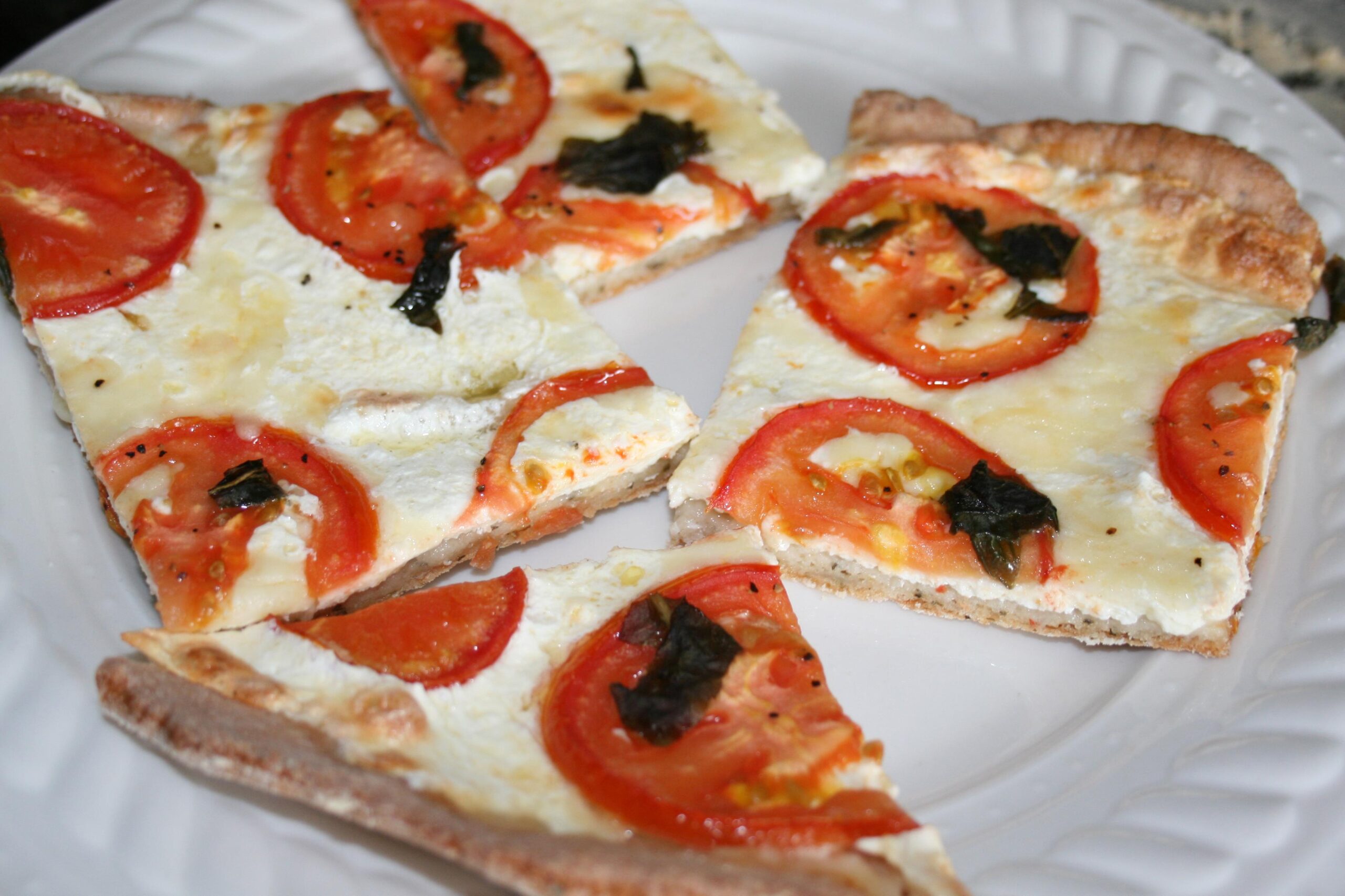  Feast your eyes on this delicious and gluten-free Margherita pizza!