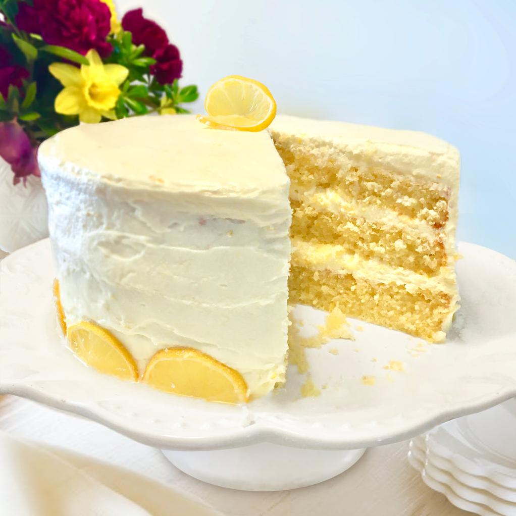  Forget boring cakes, this gluten-free lemon cake is bursting with flavor!