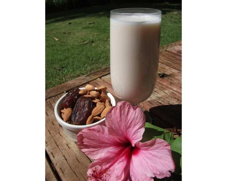  Freshly made almond milk for a healthier lifestyle