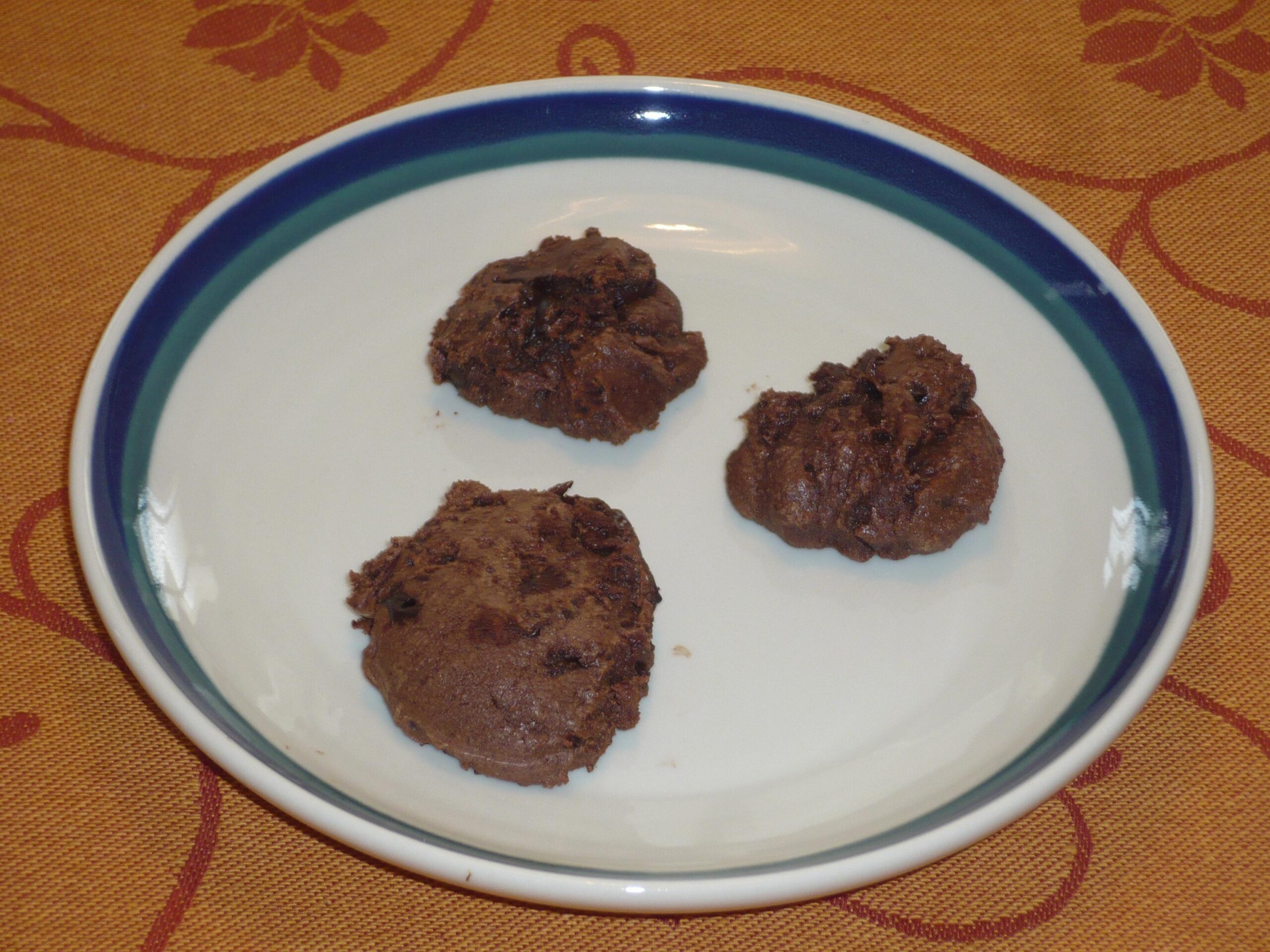  Get ready to indulge in some chocolatey goodness with these gluten-free fudge cookies!