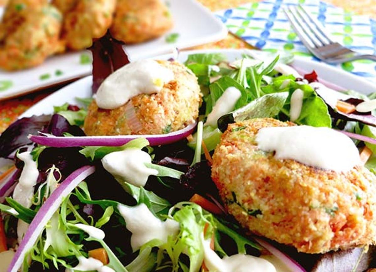  Get ready to try the ultimate gluten-free salmon croquette salad!