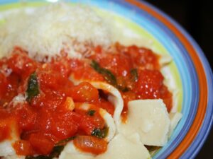 Gluten Free Fettuccine With Tomato Basil Sauce