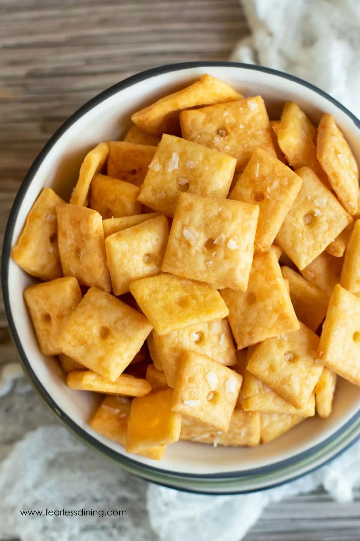  Hold on to your hats, folks! Today we're making some delicious gluten-free cheese crackers!