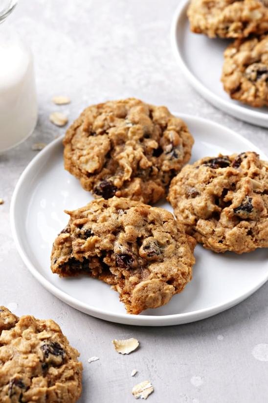 Delicious Recipe for Homemade Oatmeal Raisin Cookies