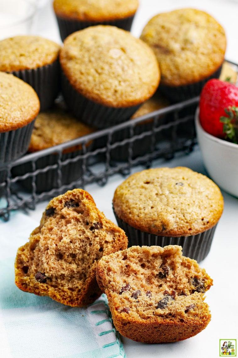  Perfectly baked muffins with chunks of fresh apples inside, what else could you ask for?