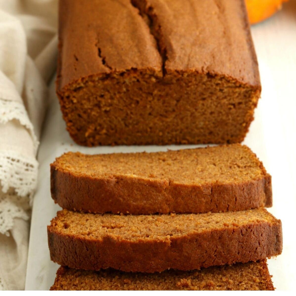  Perfectly spiced and oh so moist, this pumpkin bread will become your new go-to recipe. 🙌🏽