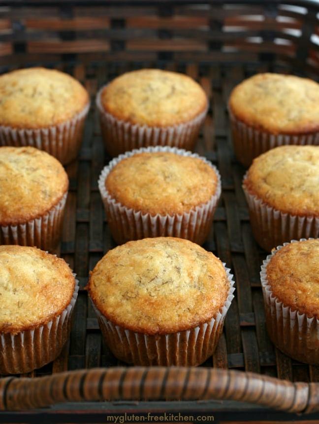  Ready for a healthy gluten-free snack? These banana muffins are calling your name!