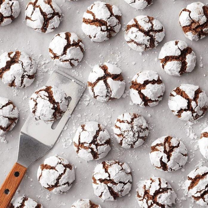  Satisfy your sweet tooth with these delicious chocolate cracked cookies!