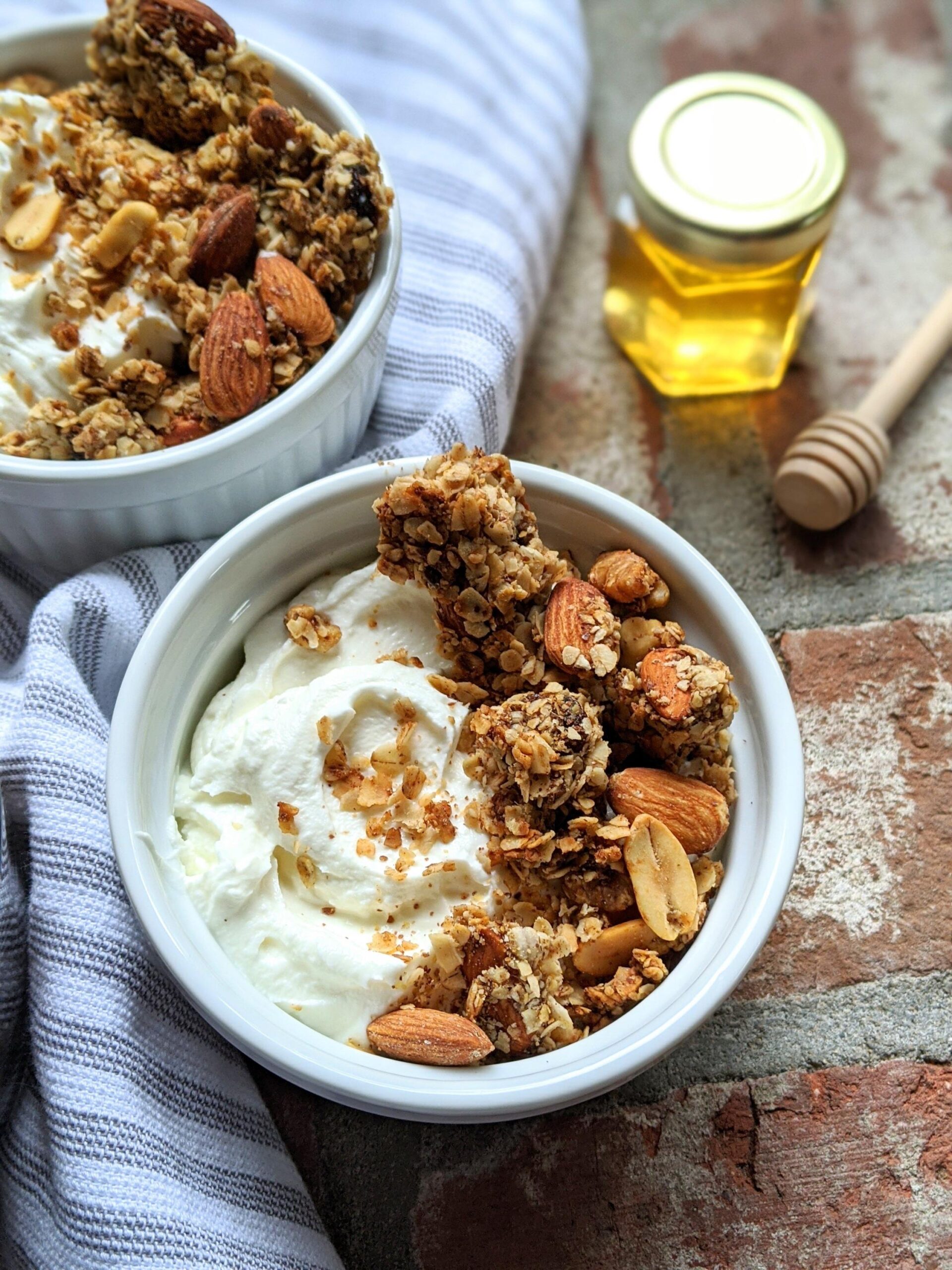  Searching for a gluten-free breakfast option that's packed with flavor? This honey granola is your answer!