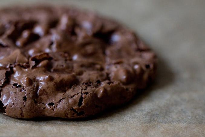  Sink your teeth into these delicious chocolate puddle cookies!
