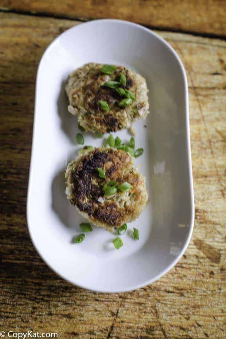  Sink your teeth into these delicious gluten-free crab patties!