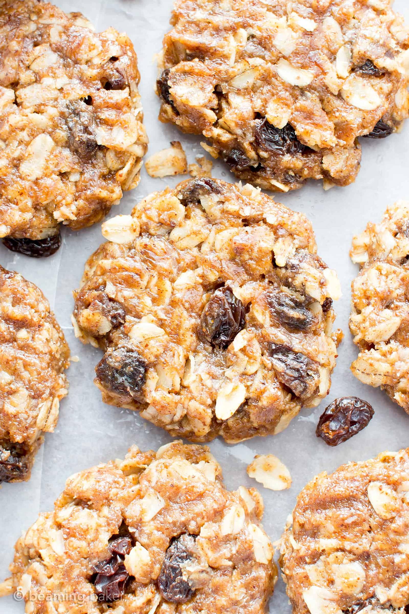  Sink your teeth into these raw raisin oatmeal cookies that are egg-free and dairy-free.