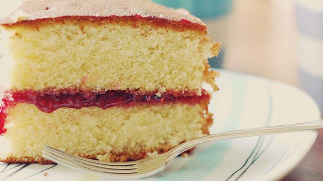 Fluffy and Moist: The Perfect Sponge Cake Recipe