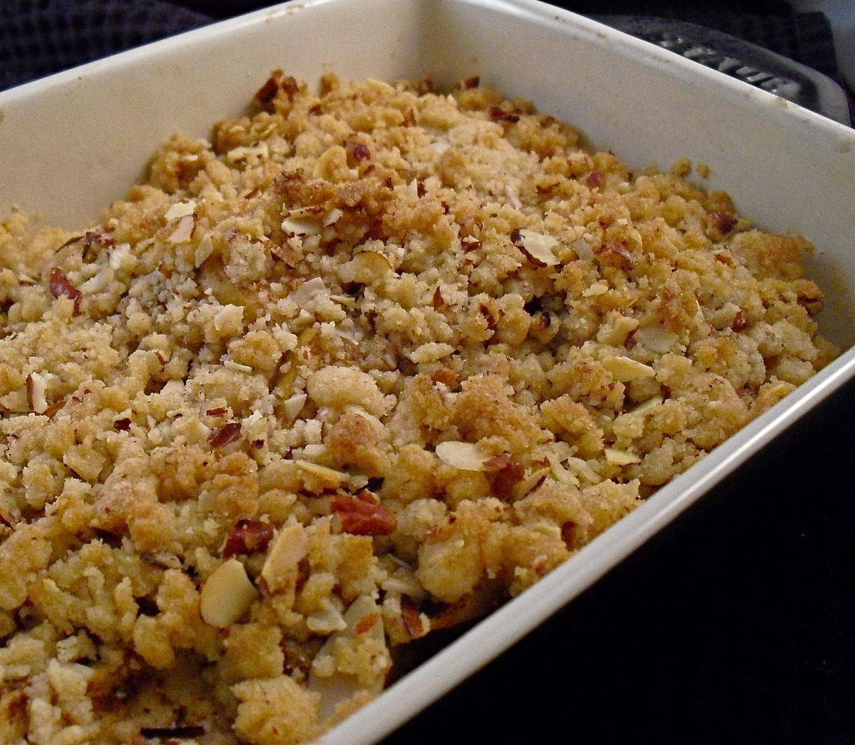  Take a bite out of fall with this delicious apple crumble.