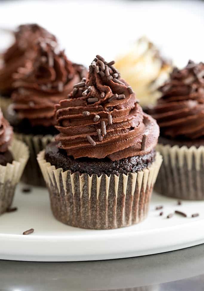  The smell of freshly baked chocolate cupcakes is irresistible!