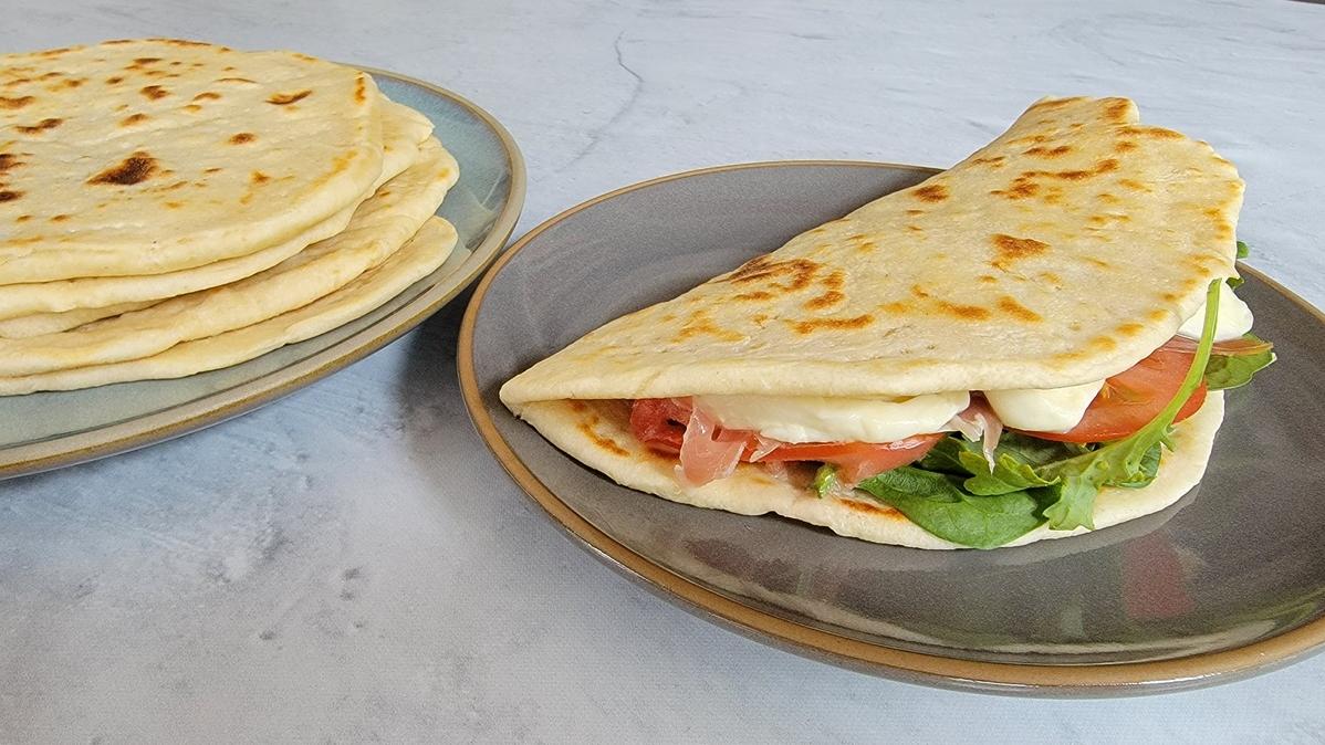  This gluten-free piadina is perfect for those with dietary restrictions or looking for a healthier option.