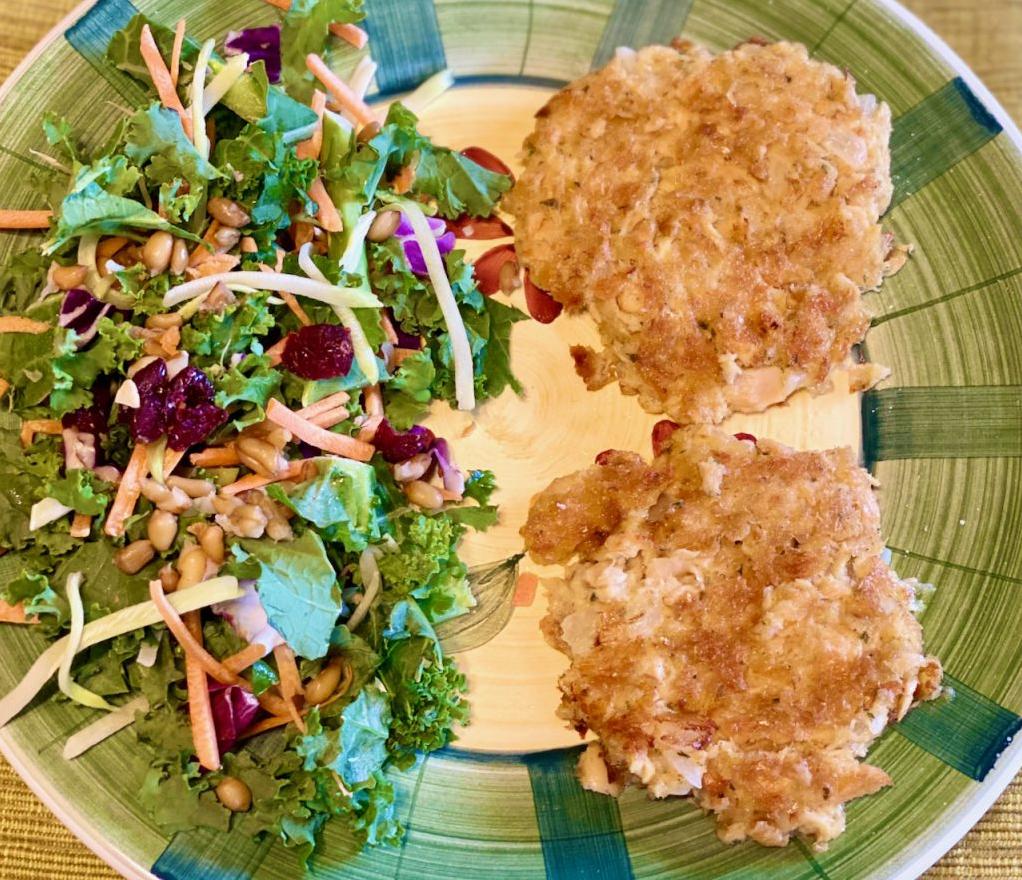  This salad is perfect for a quick and healthy lunch or a light dinner.