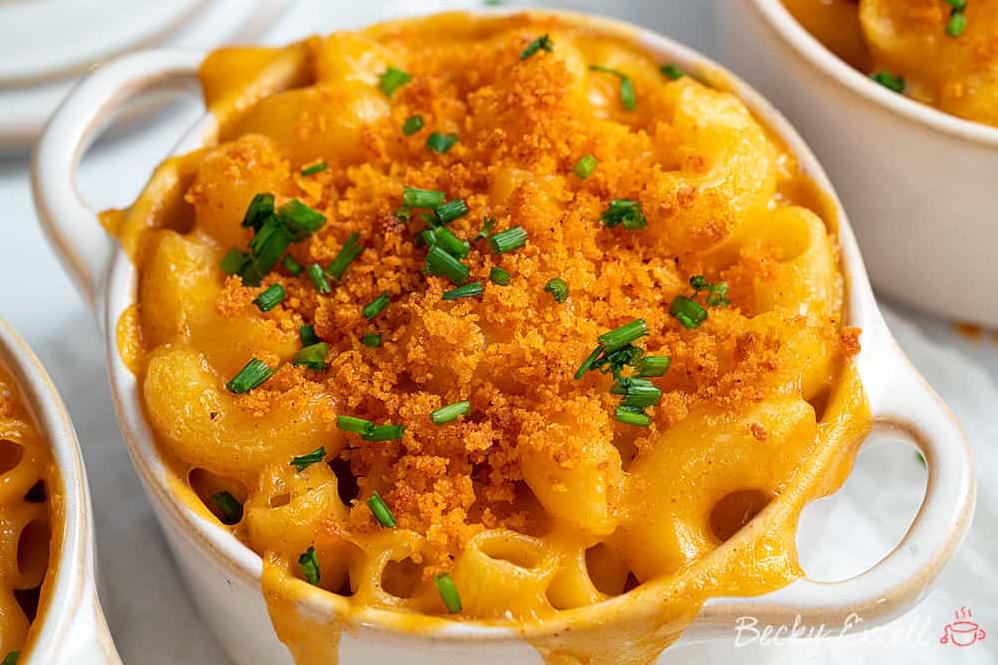 Satisfy Your Cravings with This Vegan “Cheesy” Pasta Dish
