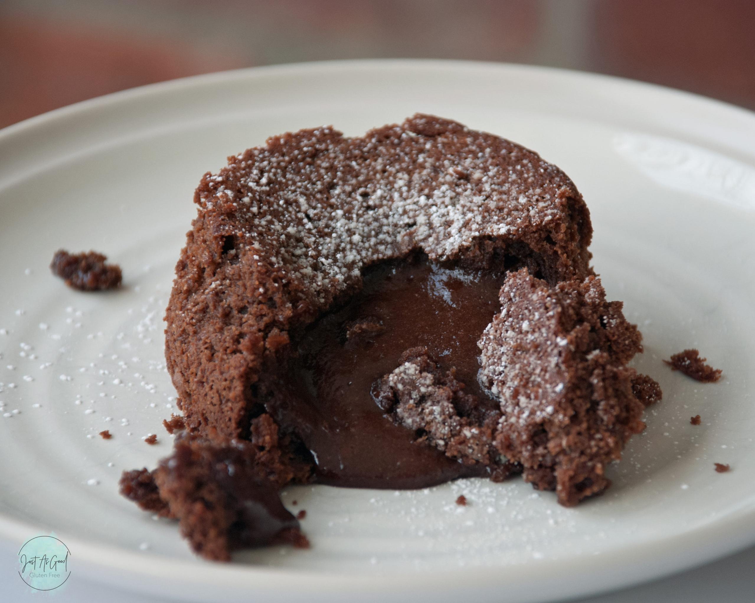  Want to know the secret to a perfect date night in? Make these molten lava cakes!