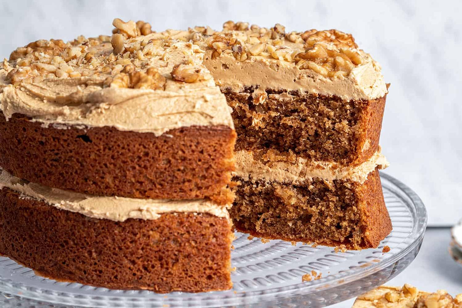  Who says gluten-free can't be delicious? This moist and nutty walnut cake is a true delight!